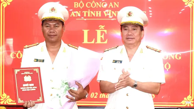 Công an tỉnh Vĩnh Long Công bố quyết định Bổ nhiệm lãnh đạo mới và Thăng cấp bậc hàm - Ảnh 2.