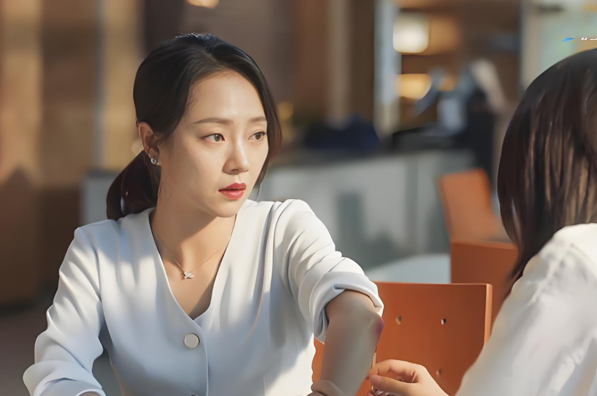 Giữ lương hưu giúp bố chồng, tôi không ngờ số tiền đó lại trở thành "củ khoai nóng bỏng tay" trước âm mưu của chị chồng- Ảnh 1. Giữ lương hưu giúp bố chồng, tôi không ngờ số tiền đó lại trở thành "củ khoai nóng bỏng tay" trước âm mưu của chị chồng- Ảnh 1.