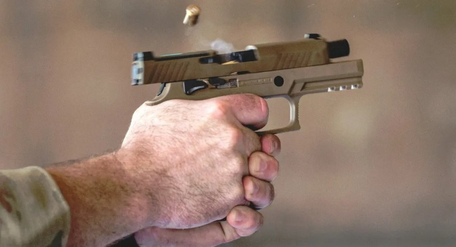 Lỗi cướp cò súng ngắn SIG Sauer M18 gây thiệt mạng trong Không quân Mỹ - Ảnh 1.
