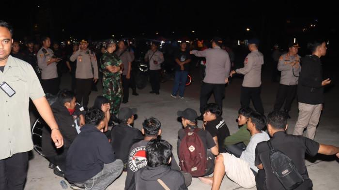 Gây rối sau chức vô địch U23 ĐNÁ của ĐT Việt Nam, hàng loạt CĐV quá khích bị cảnh sát bắt giữ