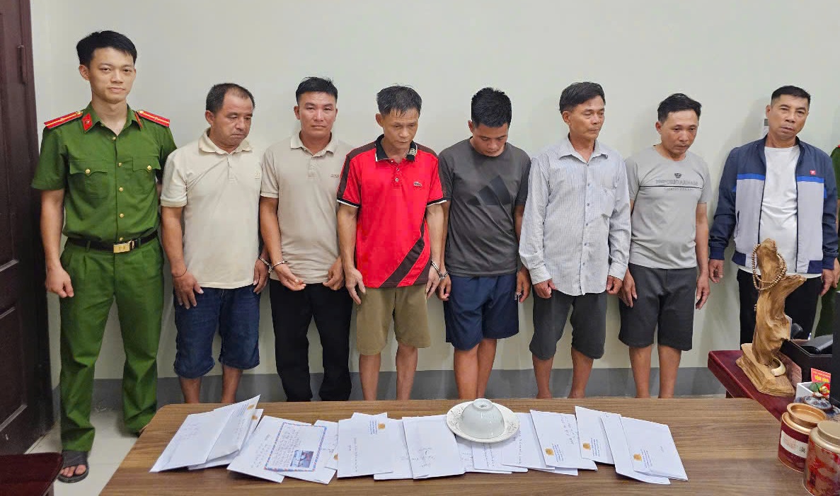 Bắt nhóm đánh bạc Bí mật giữa sông Lam: Thủ đoạn và hình phạt nghiêm khắc - Ảnh 1.