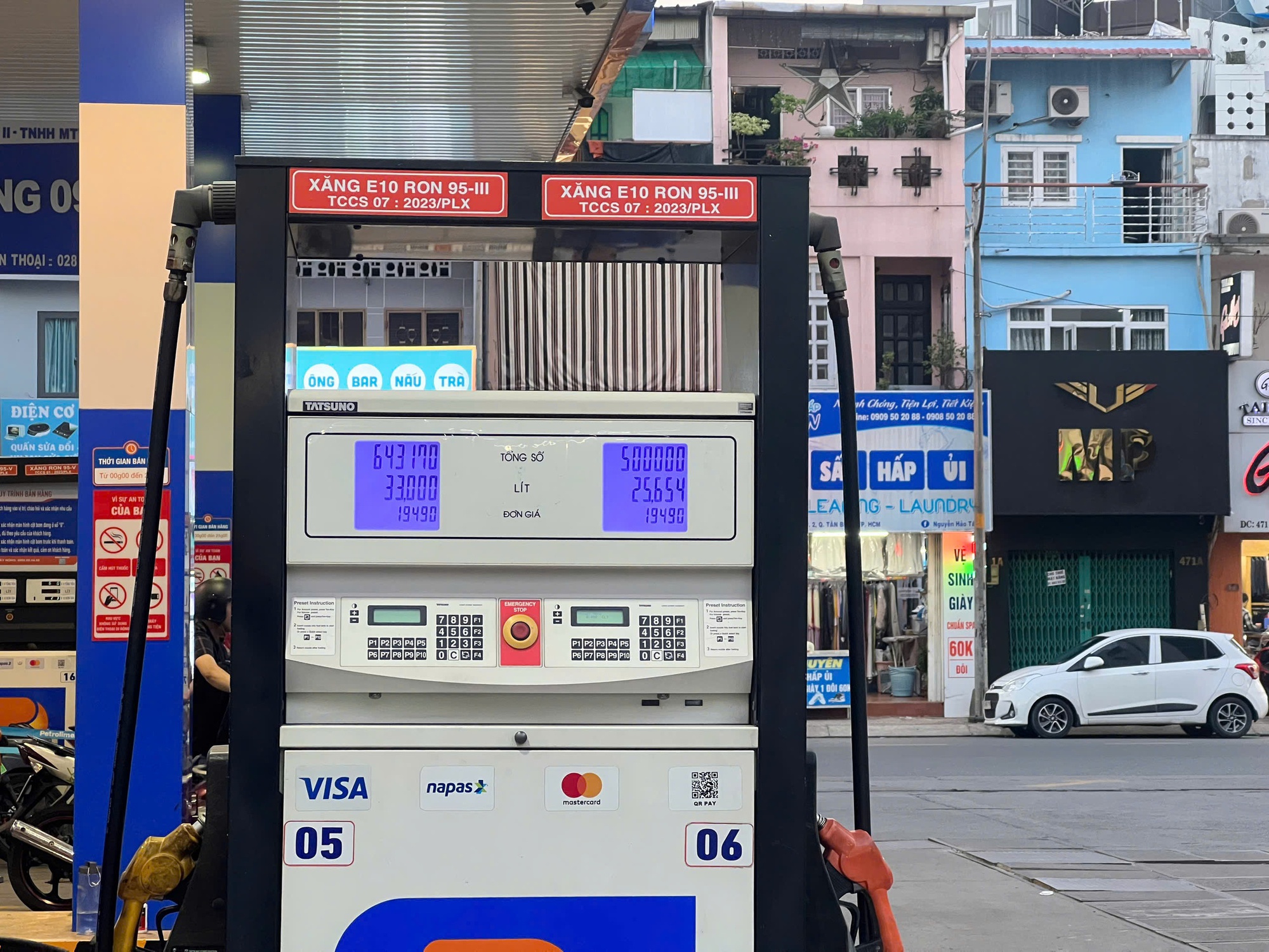 Xăng E10 đã bán ở TP HCM- Ảnh 1. Xăng E10 đã bán ở TP HCM- Ảnh 1.