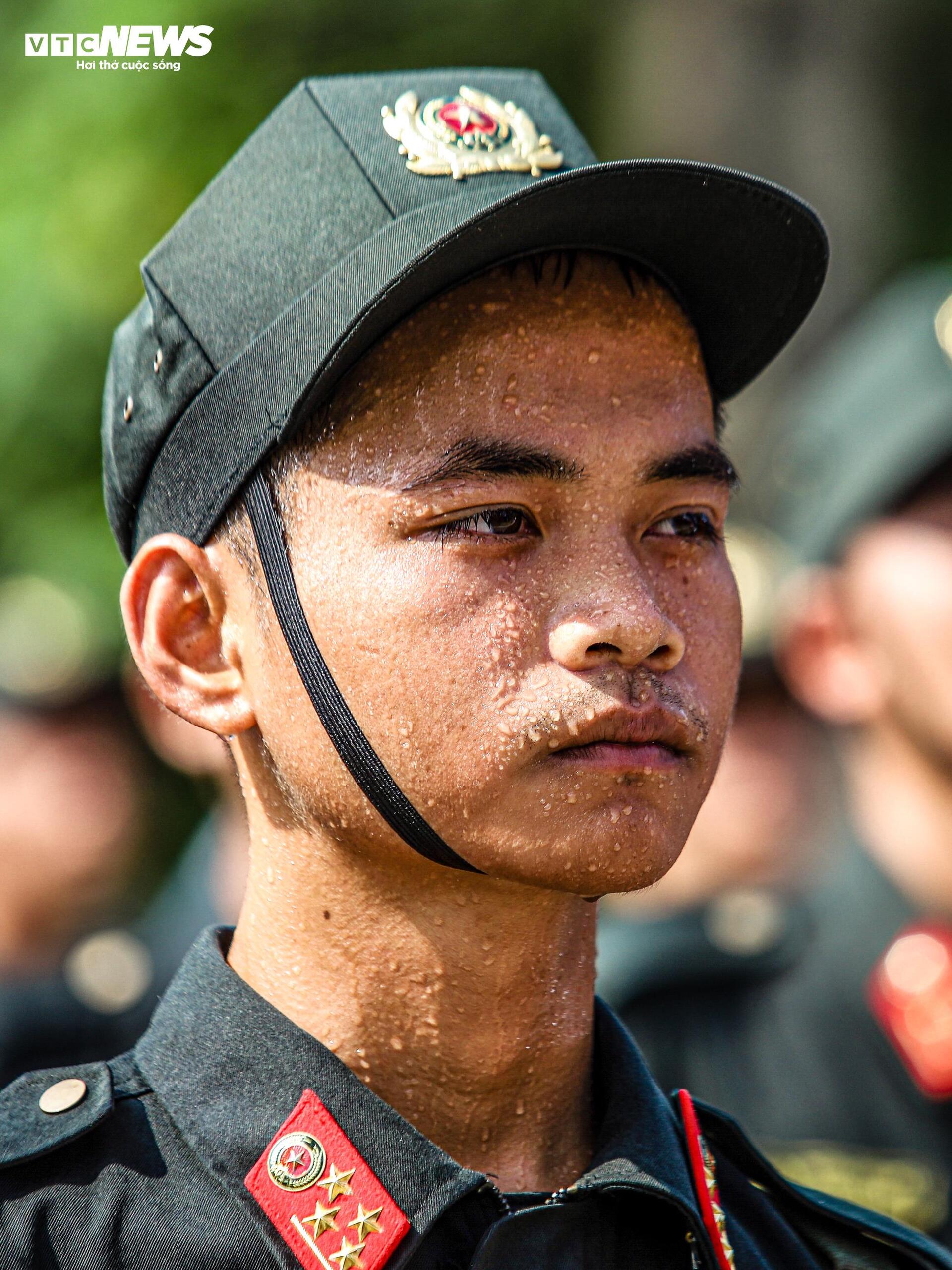 Gương mặt rám nắng trên thao trường mừng Quốc khánh 2 / 9 tại hòa Lạc - Ảnh 8. Gương mặt rám nắng trên thao trường mừng Quốc khánh 2 / 9 tại hòa Lạc - Ảnh 8.
