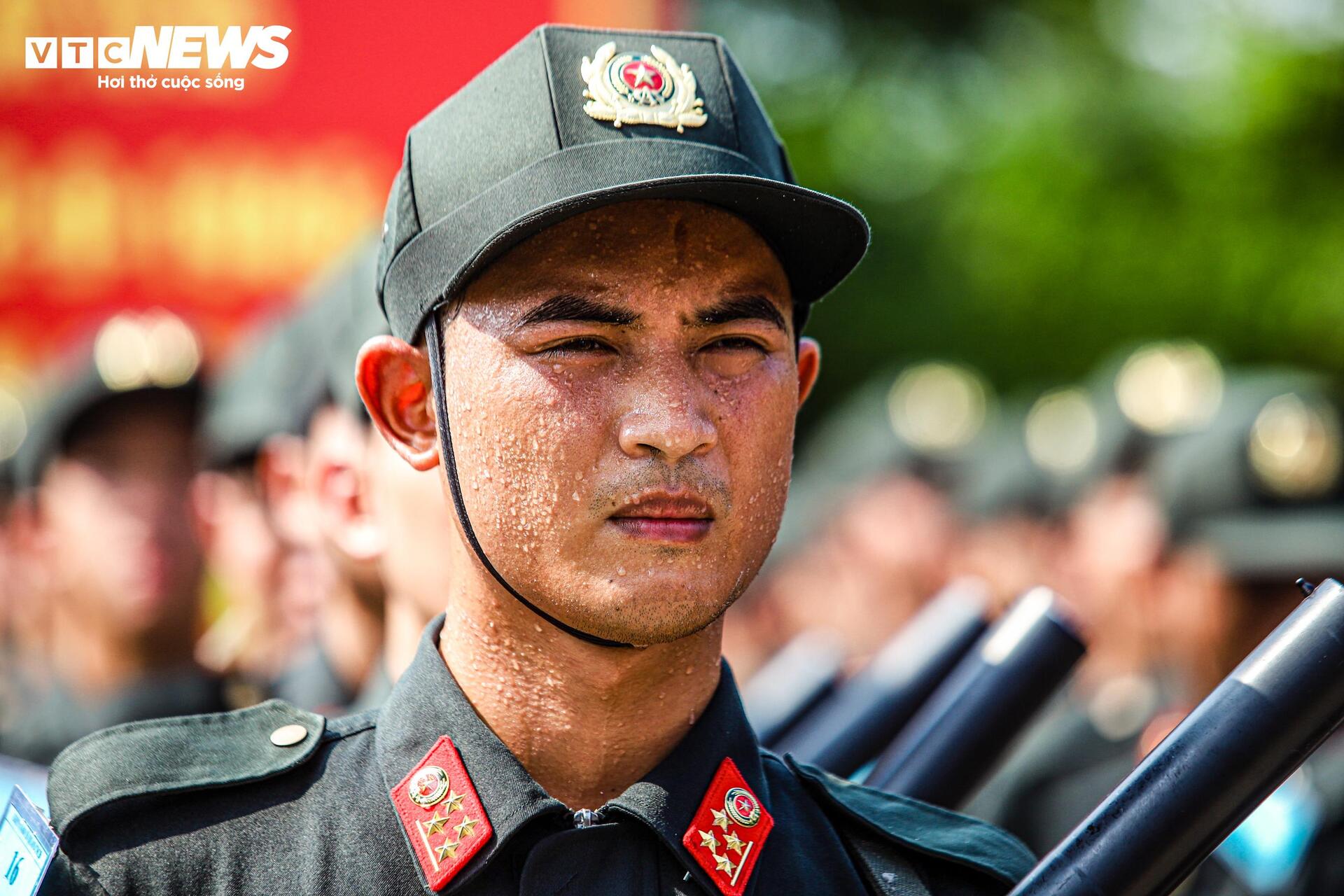Gương mặt rám nắng trên thao trường mừng Quốc khánh 2 / 9 tại hòa Lạc - Ảnh 10. Gương mặt rám nắng trên thao trường mừng Quốc khánh 2 / 9 tại hòa Lạc - Ảnh 10.