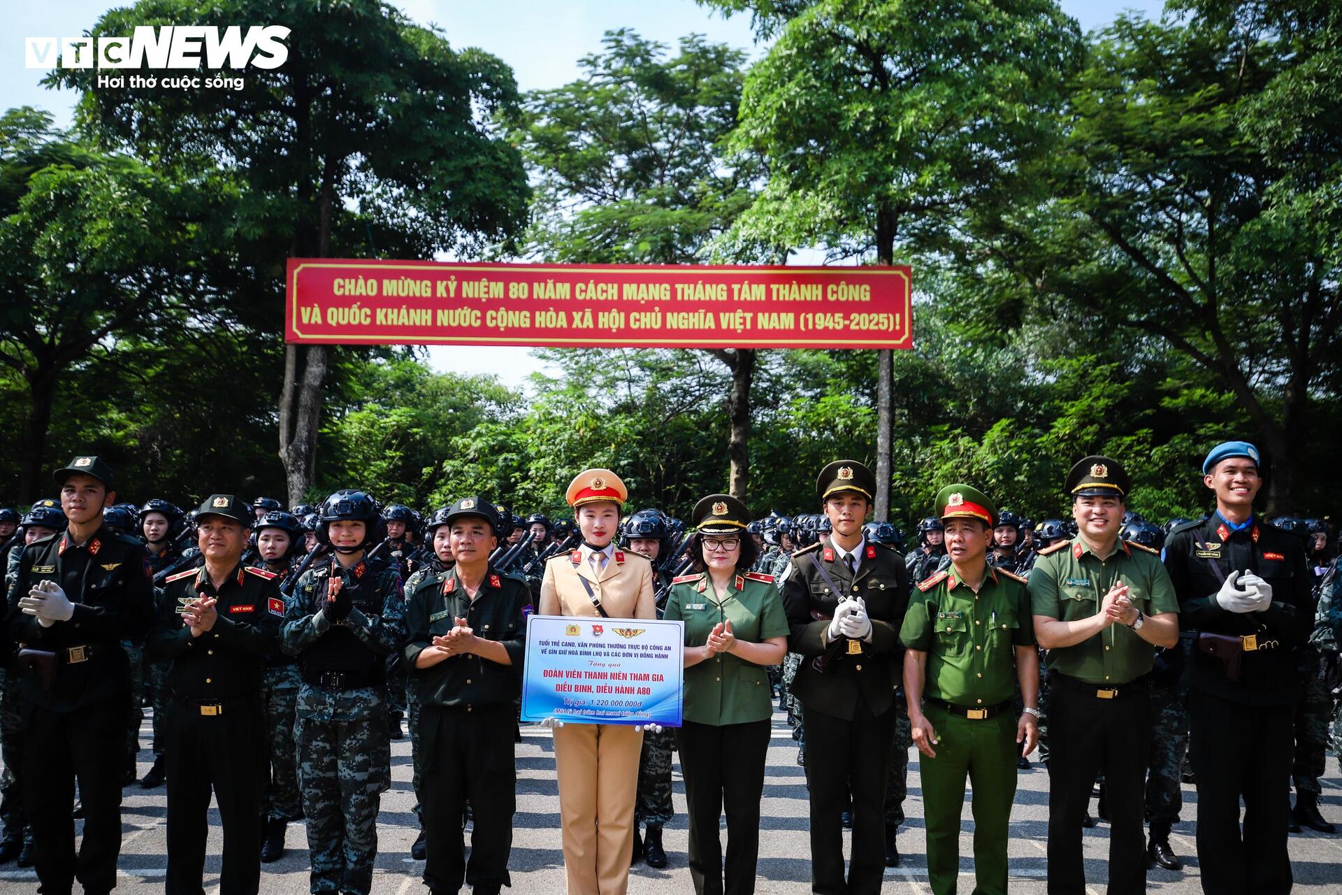 Gương mặt rám nắng trên thao trường mừng Quốc khánh 2 / 9 tại hòa Lạc - Ảnh 14. Gương mặt rám nắng trên thao trường mừng Quốc khánh 2 / 9 tại hòa Lạc - Ảnh 14.
