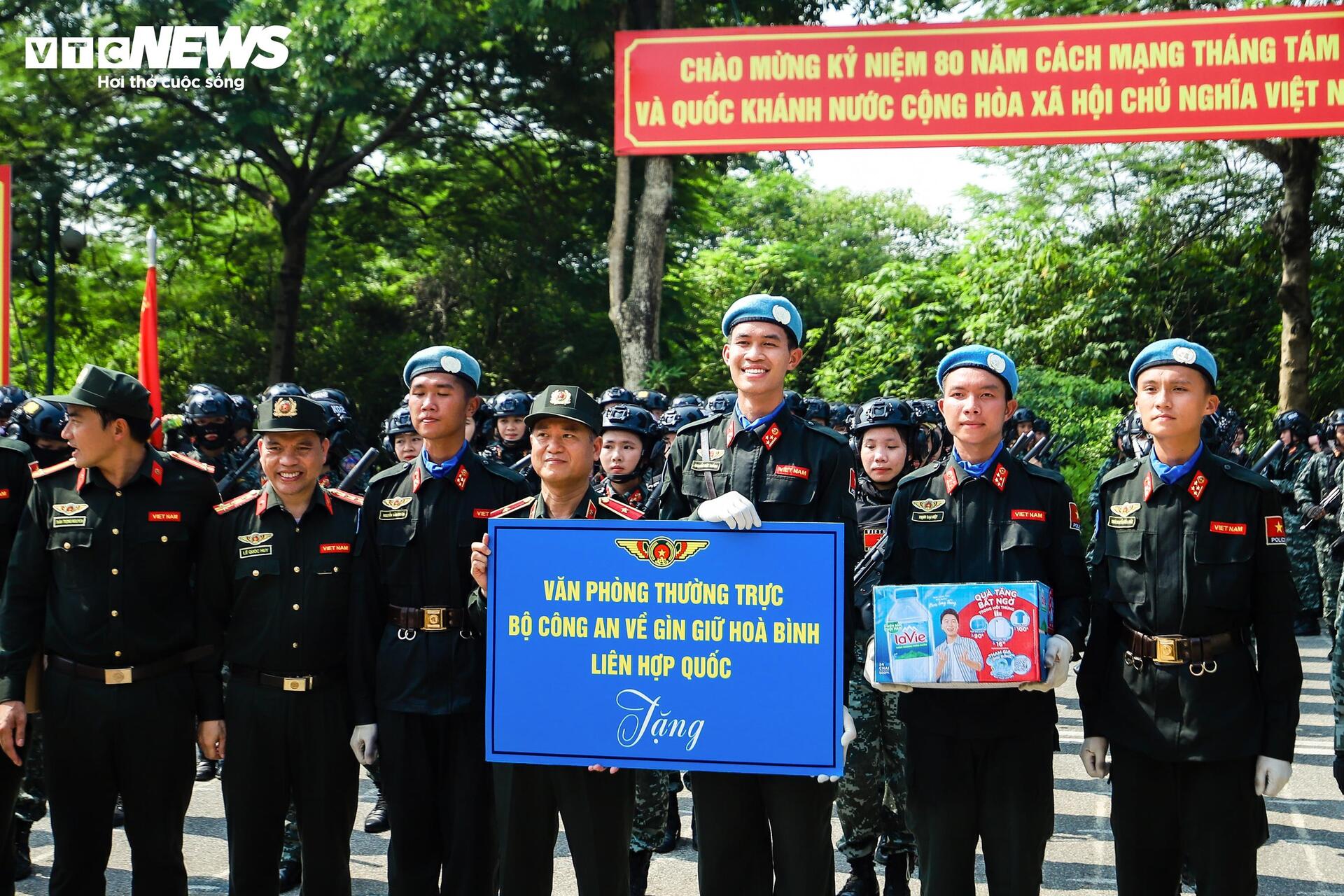 Gương mặt rám nắng trên thao trường mừng Quốc khánh 2 / 9 tại hòa Lạc - Ảnh 15. Gương mặt rám nắng trên thao trường mừng Quốc khánh 2 / 9 tại hòa Lạc - Ảnh 15.
