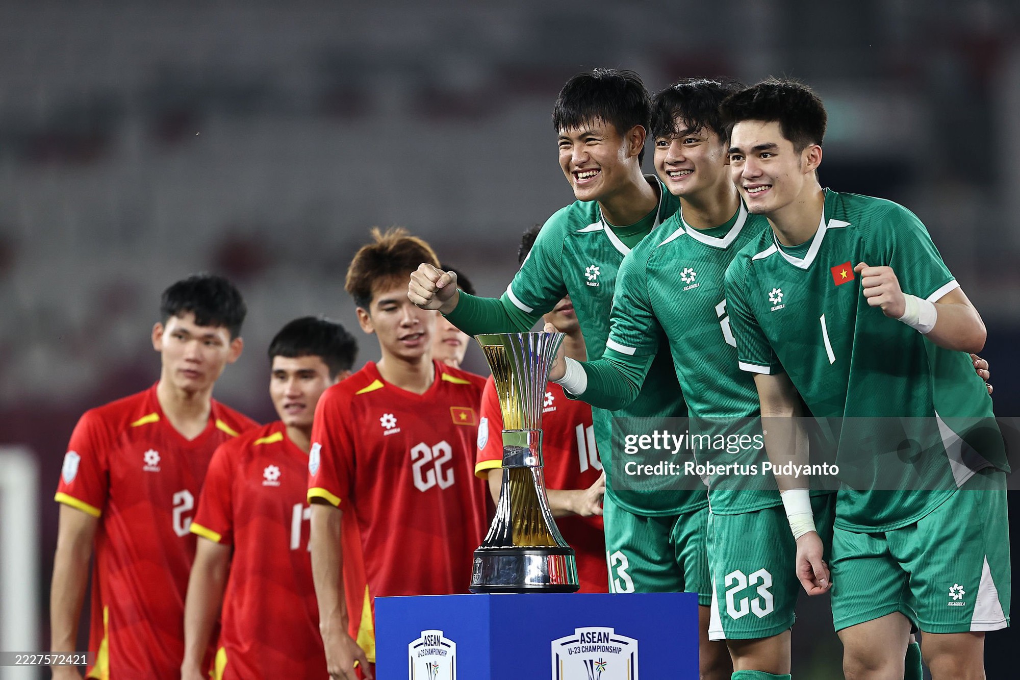 Thủ môn điển trai giúp U23 Việt Nam vô địch, viral trên MXH với khoảnh khắc "ôm bóng như ôm người yêu" - Ảnh 2. Thủ môn điển trai giúp U23 Việt Nam vô địch, viral trên MXH với khoảnh khắc "ôm bóng như ôm người yêu" - Ảnh 2.