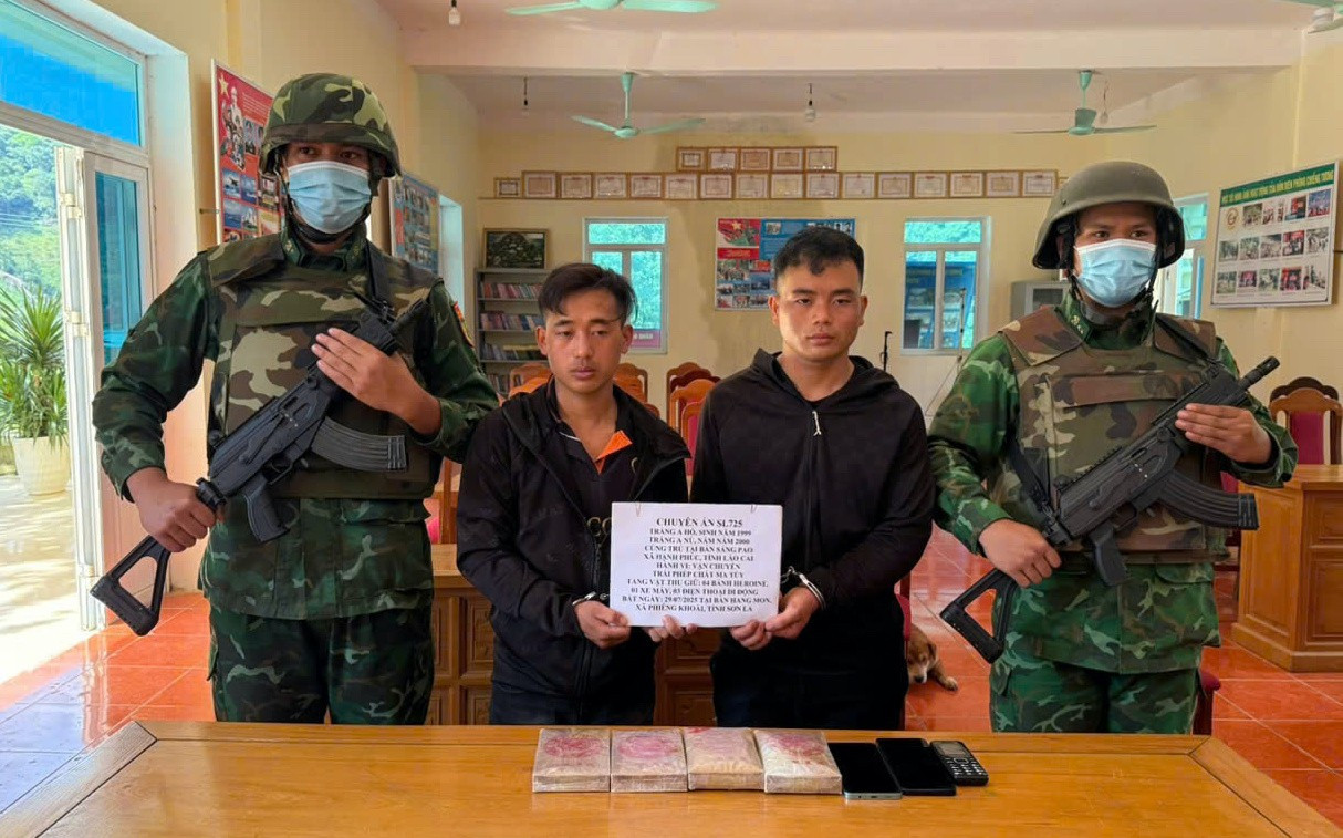 Bắt giữ 2 đối tượng vận chuyển heroin tại biên giới Sơn La - Ảnh 1.