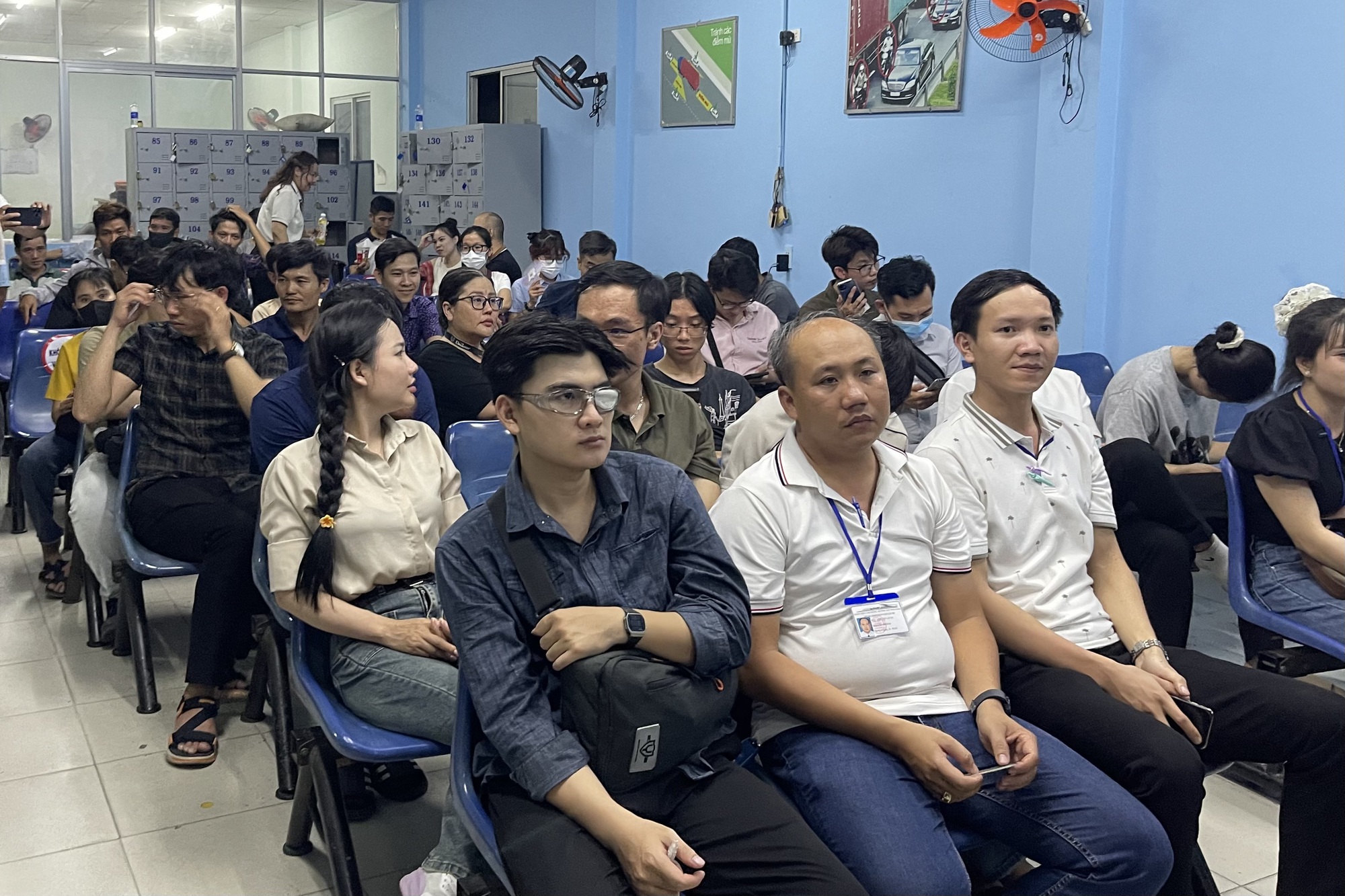 Sát hạch lái xe TP HCM tăng tốc tổ chức thi từ sáng đến nửa đêm - Ảnh 1. Sát hạch lái xe TP HCM tăng tốc tổ chức thi từ sáng đến nửa đêm - Ảnh 1.