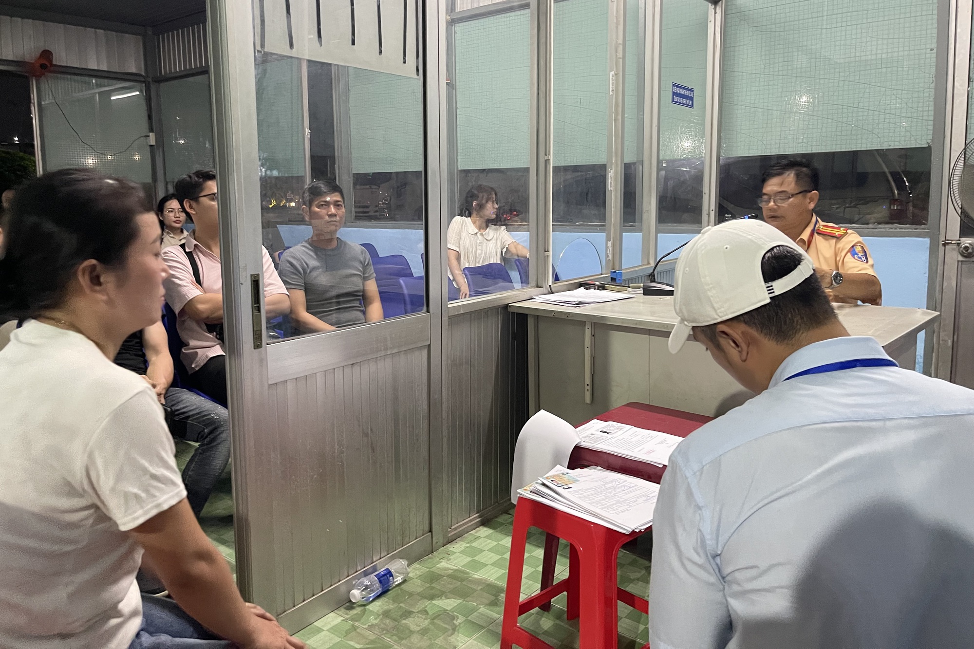 Sát hạch lái xe TP HCM tăng tốc tổ chức thi từ sáng đến nửa đêm - Ảnh 7. Sát hạch lái xe TP HCM tăng tốc tổ chức thi từ sáng đến nửa đêm - Ảnh 7.