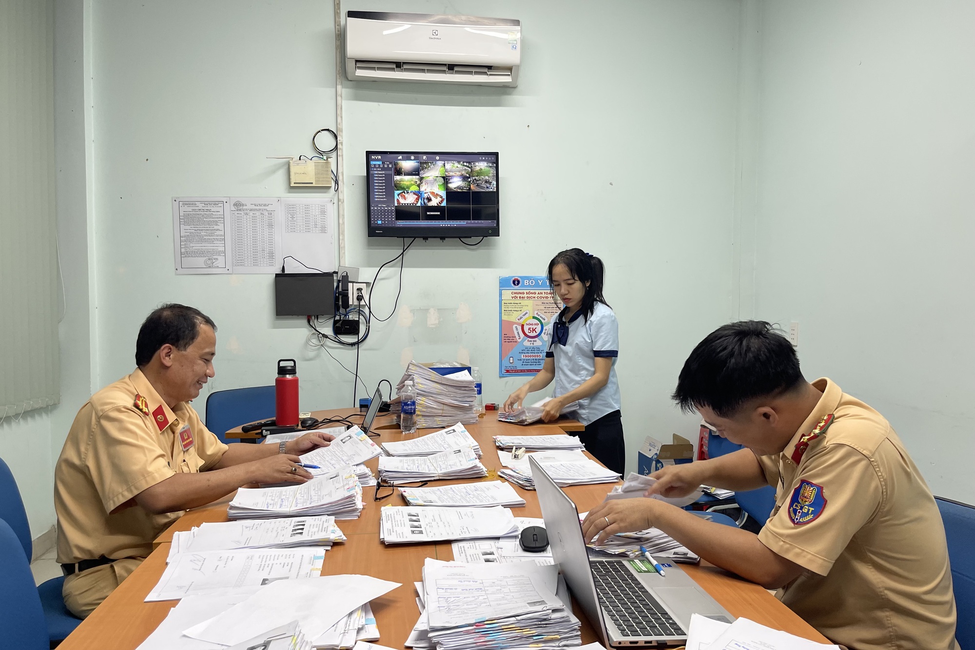 Sát hạch lái xe TP HCM tăng tốc tổ chức thi từ sáng đến nửa đêm - Ảnh 3. Sát hạch lái xe TP HCM tăng tốc tổ chức thi từ sáng đến nửa đêm - Ảnh 3.