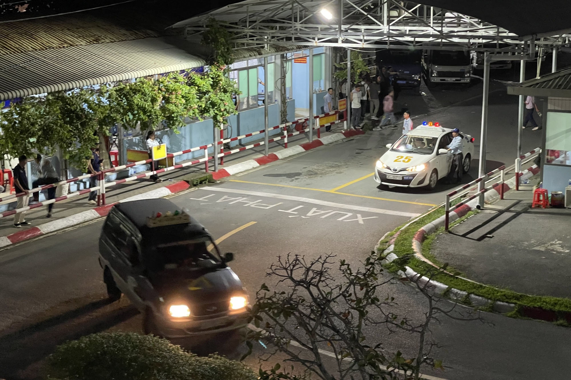 Sát hạch lái xe TP HCM tăng tốc tổ chức thi từ sáng đến nửa đêm - Ảnh 2. Sát hạch lái xe TP HCM tăng tốc tổ chức thi từ sáng đến nửa đêm - Ảnh 2.