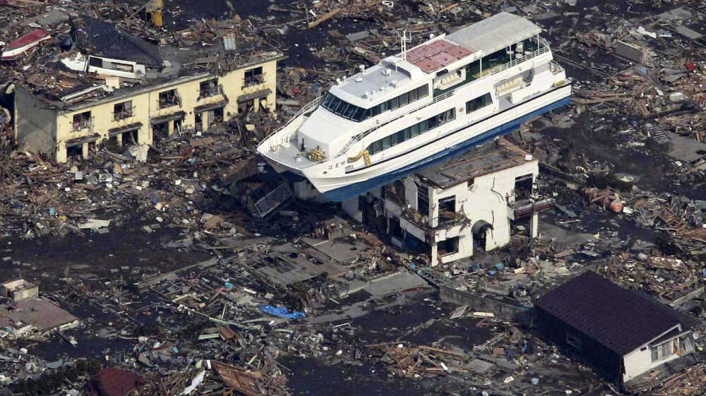 S&oacute;ng thần đ&aacute;ng sợ đến thế n&agrave;o? Thảm họa k&eacute;p đau thương nhất cả nước Nhật sẽ kh&ocirc;ng bao giờ qu&ecirc;n- Ảnh 4.