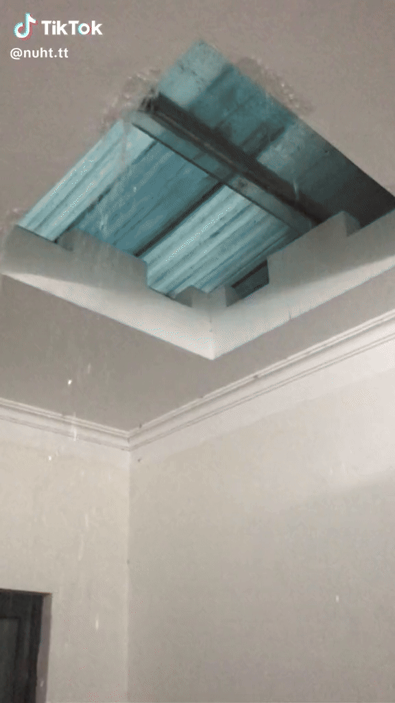 Gia chủ khóc ròng vì thiết kế giếng trời lỗi: Mưa nắng đều khổ - Ảnh 2.