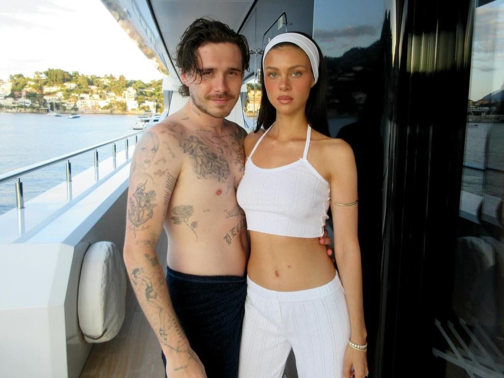 Vợ chồng Beckham đã căng: Công khai tỏ thái độ rõ rệt với dâu cả trên MXH - Ảnh 2. Vợ chồng Beckham đã căng: Công khai tỏ thái độ rõ rệt với dâu cả trên MXH - Ảnh 2.