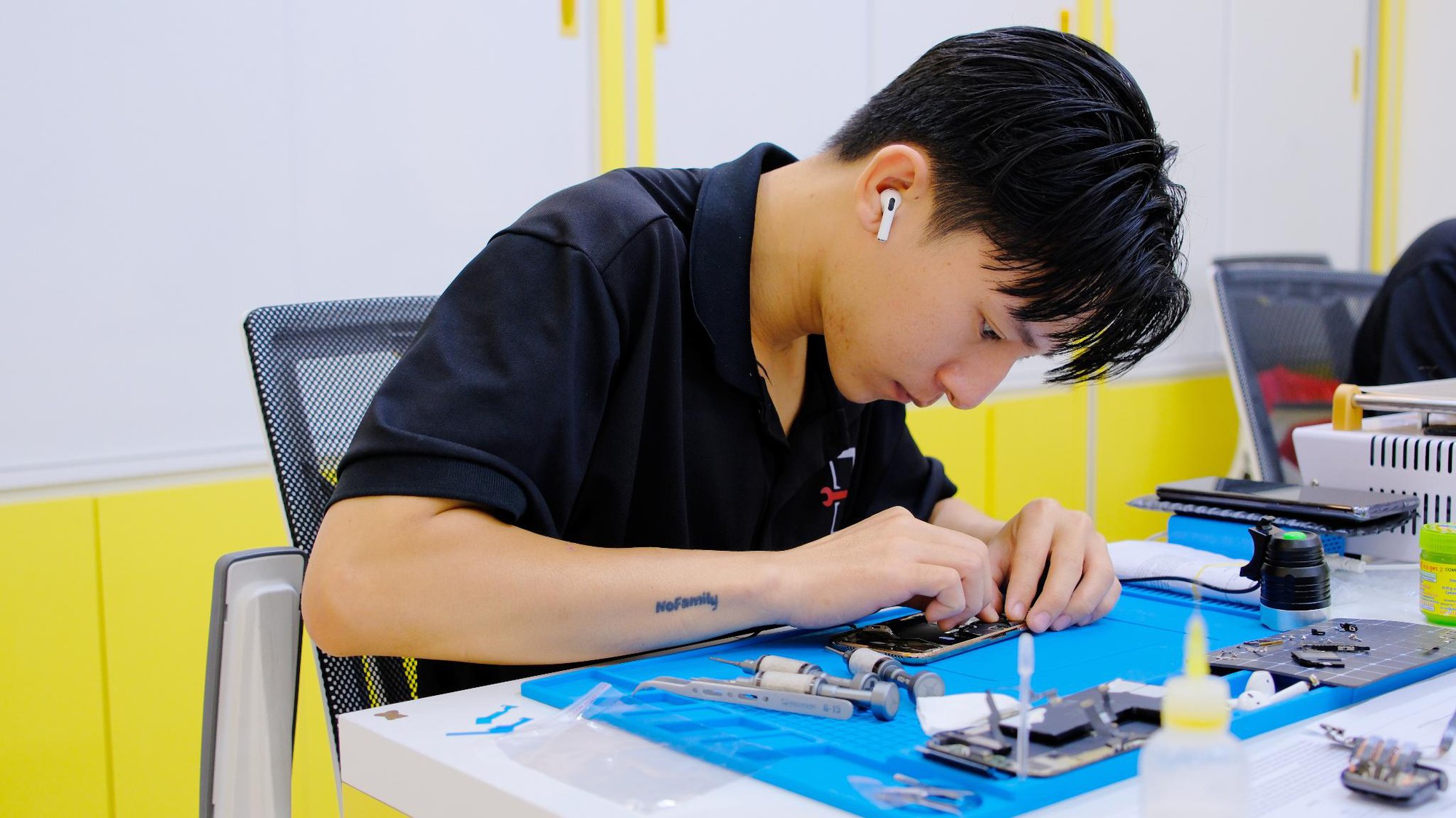 Điện Thoại Nhanh - Thay màn hình iPhone đúng chất lượng, giá tốt - Ảnh 1.