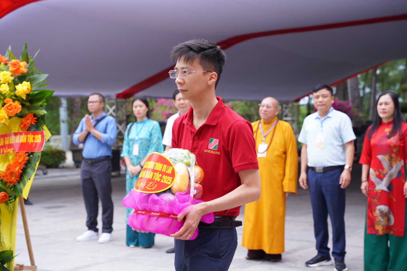 Agribank đồng hành cùng Vu Lan 2025 tri ân người có công tại Quảng Trị - Ảnh 1.