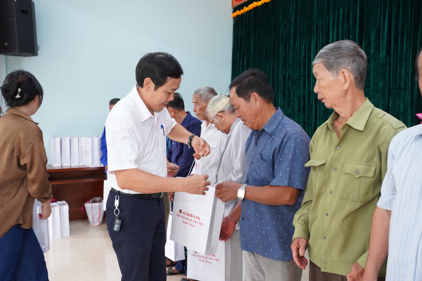 Agribank đồng hành cùng Vu Lan 2025 tri ân người có công tại Quảng Trị - Ảnh 2.