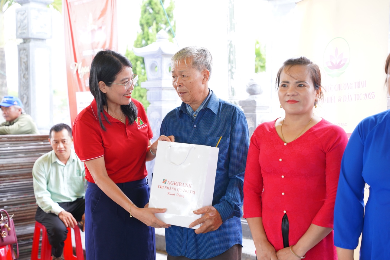 Agribank đồng hành cùng Vu Lan 2025 tri ân người có công tại Quảng Trị - Ảnh 4.