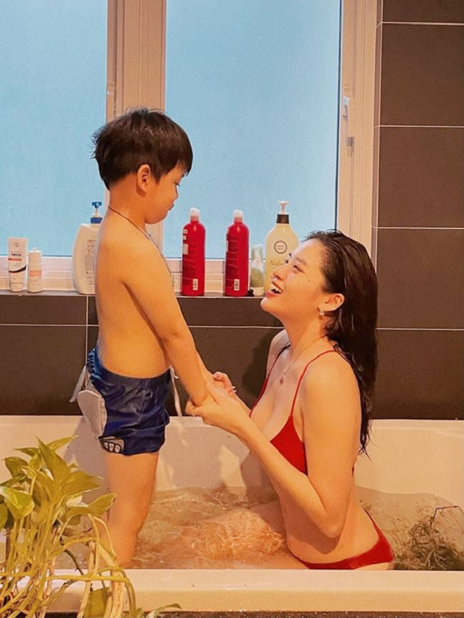 Mẹ đơn thân nóng bỏng nhất Vbiz: Ở căn hộ 145 m2 đẹp như khách sạn và mối tình 4 năm không cưới - Ảnh 2.