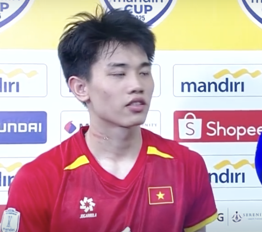Cổ Đình Bắc xuất hiện nhiều vết cào cấu từ cầu thủ Indonesia- Ảnh 1. Cổ Đình Bắc xuất hiện nhiều vết cào cấu từ cầu thủ Indonesia- Ảnh 1.