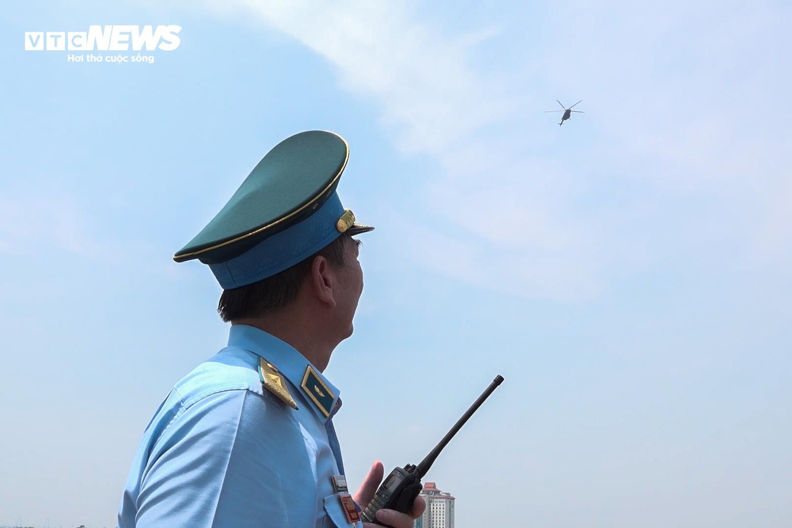 Tiêm kích su - 30 mk2 và trực thăng khảo sát chuẩn bị cho đại lễ 2 / 9 tại Hà Nội - Ảnh 2. Tiêm kích su - 30 mk2 và trực thăng khảo sát chuẩn bị cho đại lễ 2 / 9 tại Hà Nội - Ảnh 2.