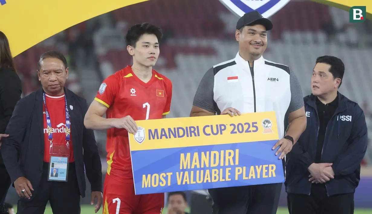 Trở về sau chiến thắng trước Indonesia, sao U23 Việt Nam lập tức chuyển tiền quyên góp cho quê nhà - Ảnh 2.