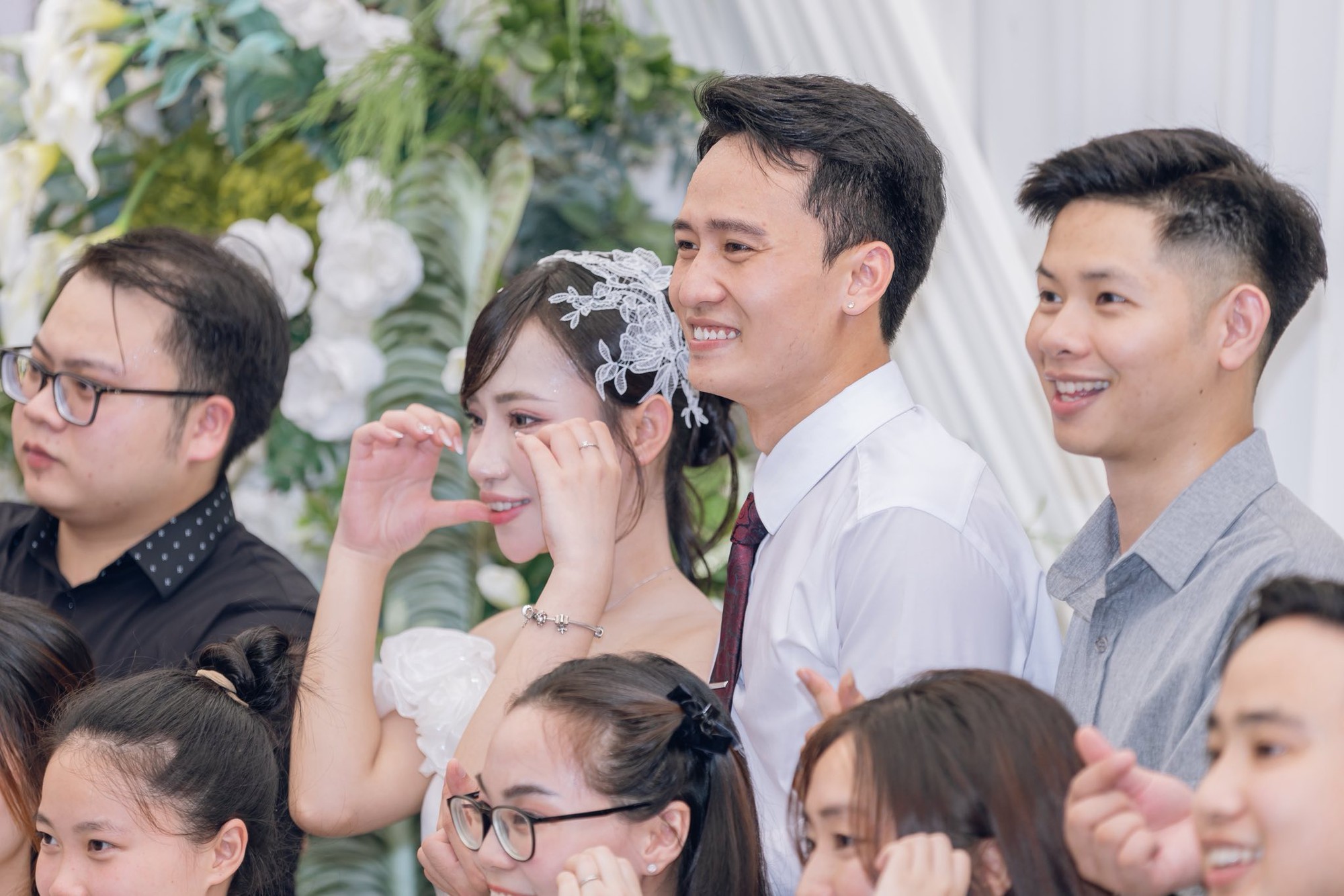 Hé lộ ảnh cưới của "nam thần" U23 Việt Nam và hotgirl NEU, nàng WAG vừa xinh học vấn lại càng đáng nể - Ảnh 10.