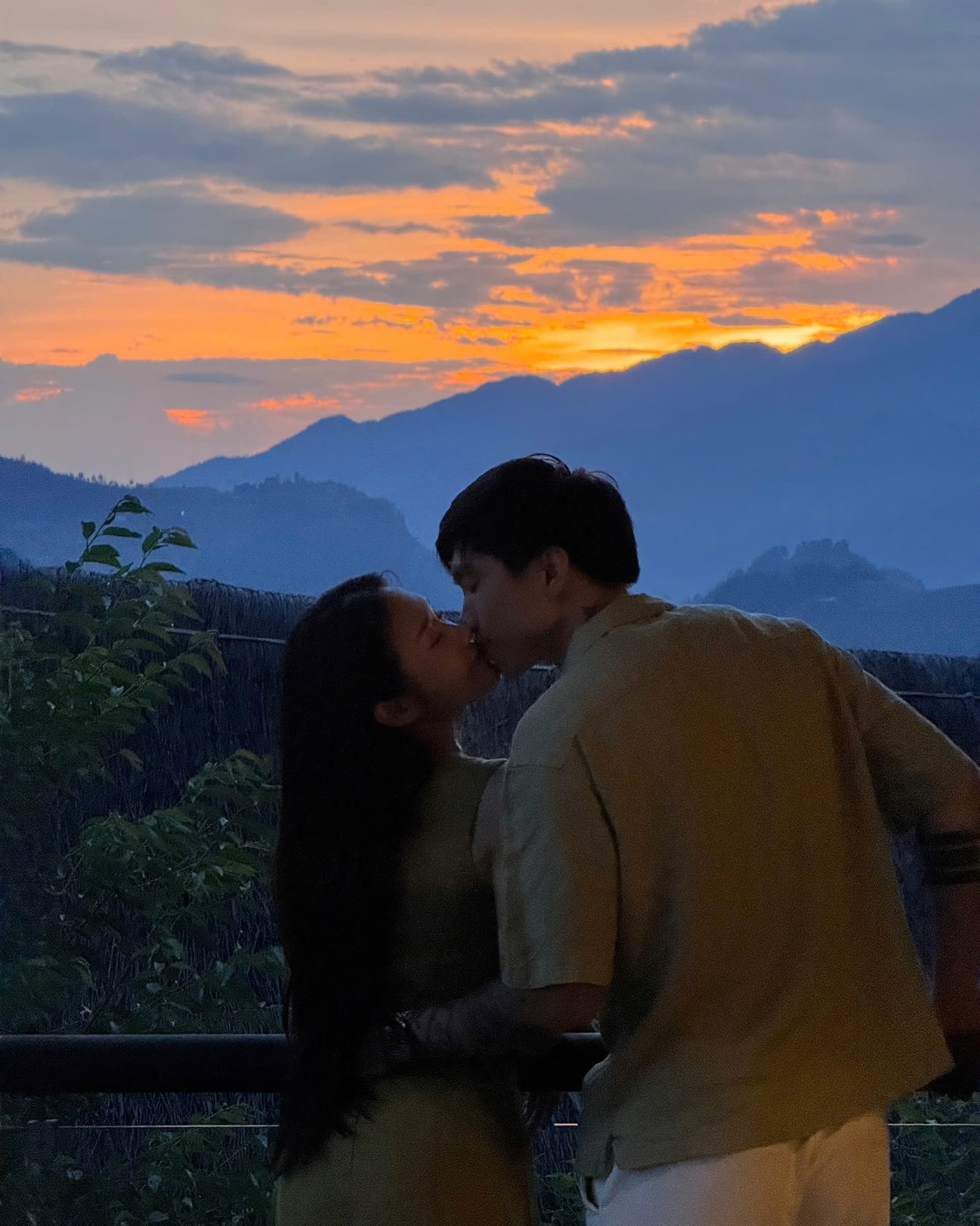Đoàn Văn Hậu tung loạt ảnh thân mật bên vợ, sắc vóc Top 10 Hoa hậu Doãn Hải My chiếm trọn spotlight- Ảnh 3.