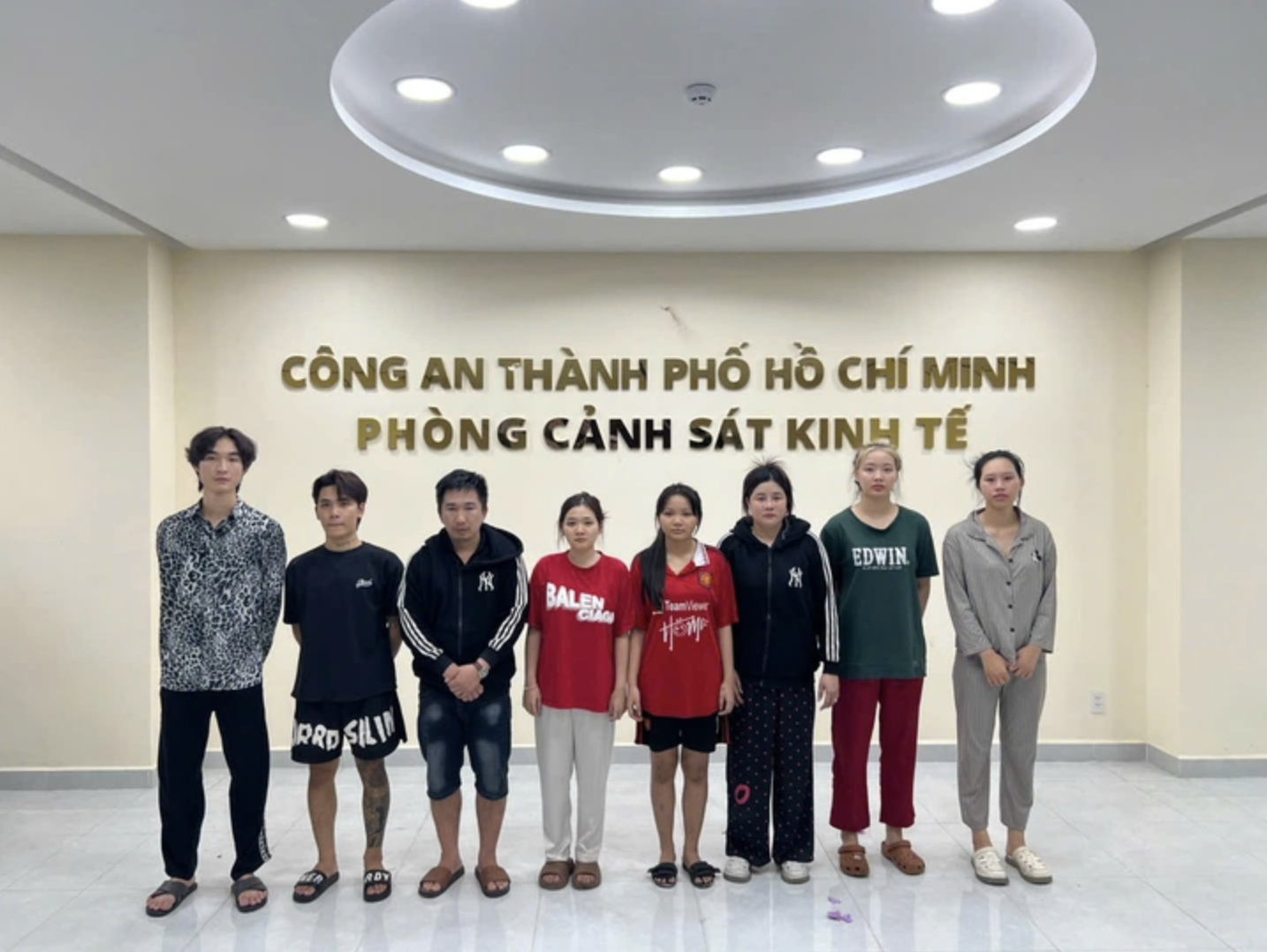Công an TP HCM bắt một ông chủ ở phường Bến Thành- Ảnh 1.