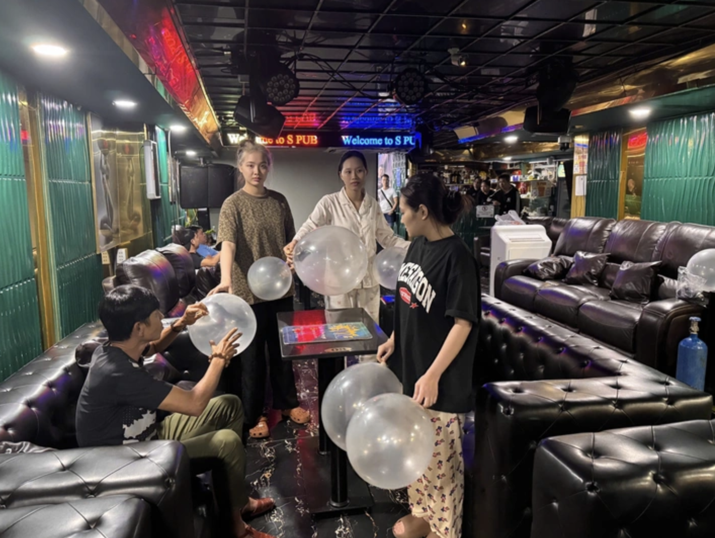 Công an TP HCM bắt một ông chủ ở phường Bến Thành- Ảnh 2.
