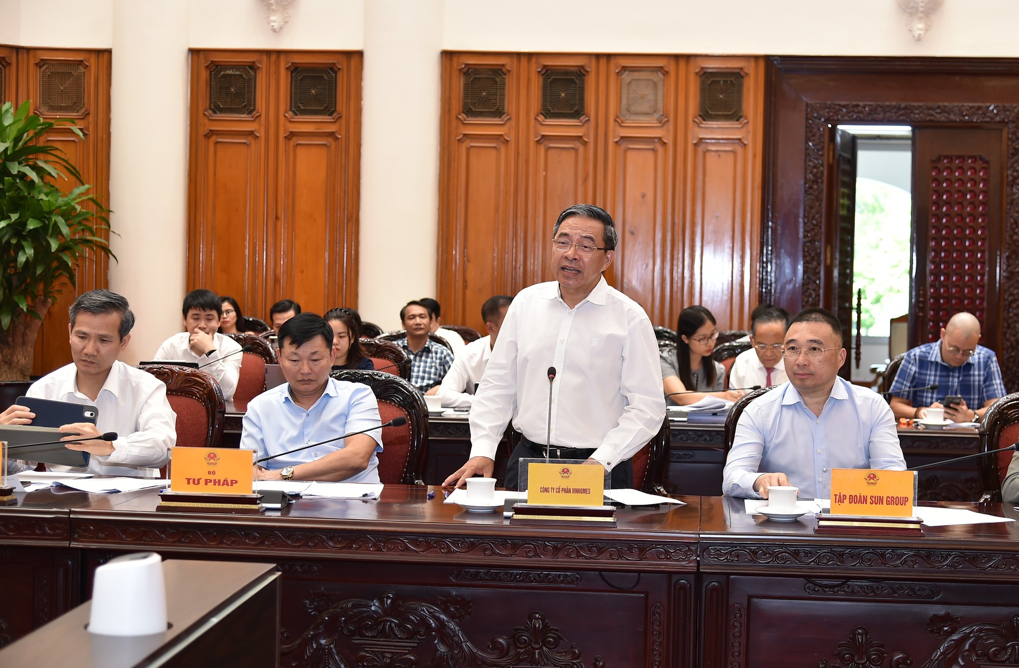 Phó Thủ tướng họp với doanh nghiệp chứng khoán, bất động sản về Luật Thuế thu nhập cá nhân- Ảnh 2.