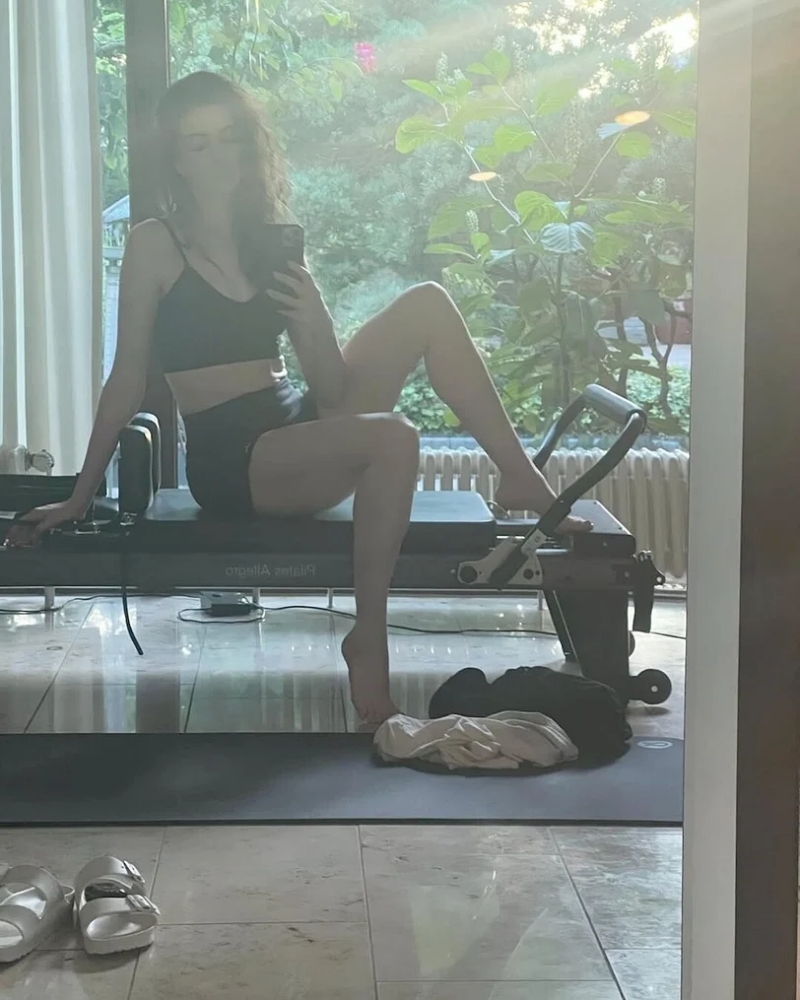 Anne Hathaway ở tuổi 42 vẫn đẹp đỉnh, ngo&agrave;i việc uống 2 th&igrave;a dầu &ocirc; liu mỗi tối th&igrave; c&ocirc; c&ograve;n l&agrave;m điều n&agrave;y 365 ng&agrave;y- Ảnh 9.