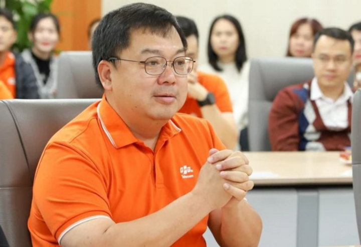 Xuất thân và học vấn đáng ngưỡng mộ của ông Hoàng Nam Tiến - Ảnh 2. Xuất thân và học vấn đáng ngưỡng mộ của ông Hoàng Nam Tiến - Ảnh 2.