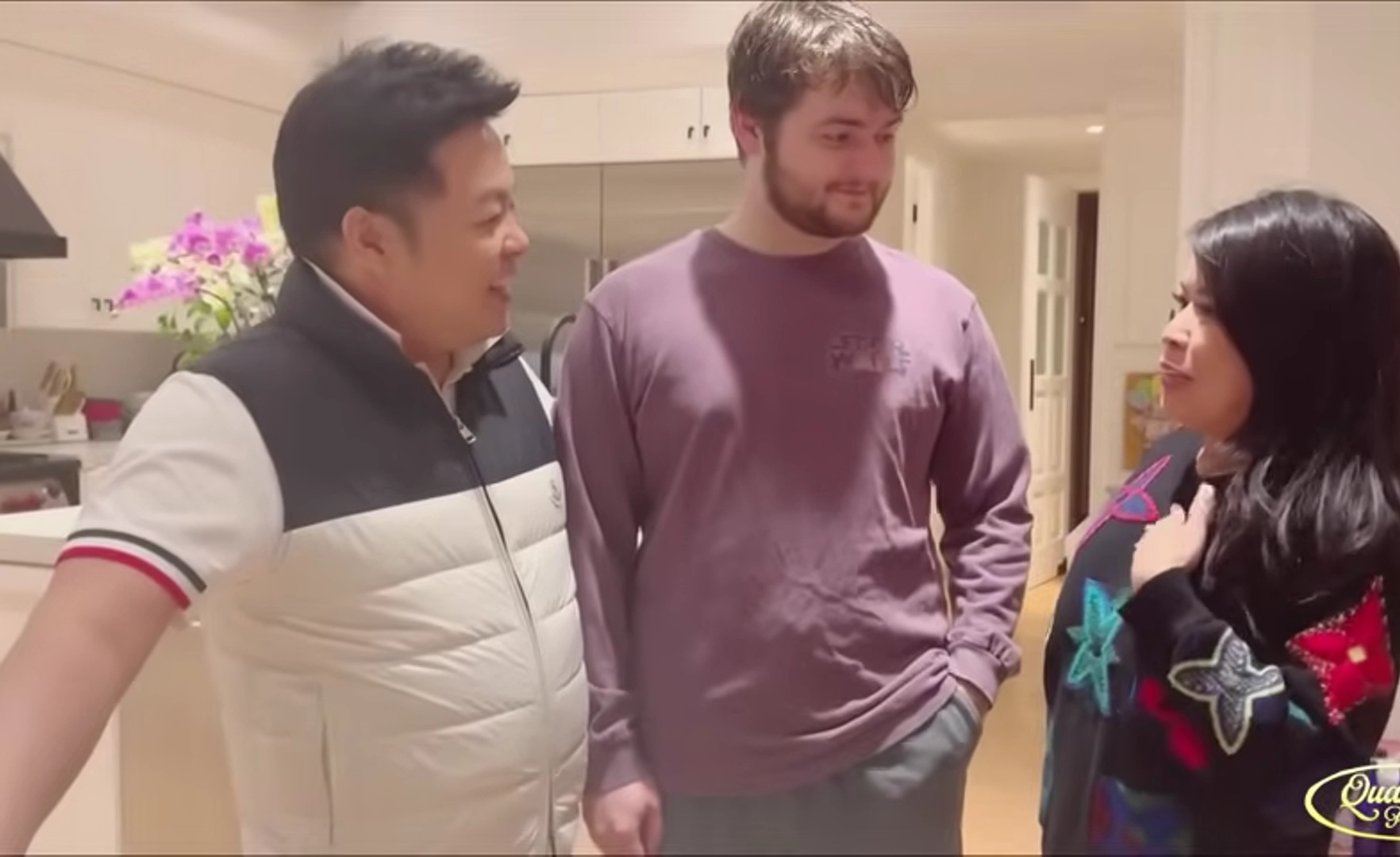 Con riêng của tỷ phú Mỹ dính lùm xùm với Đàm Vĩnh Hưng xuất hiện, Bích Tuyền nói 1 điều- Ảnh 1. Con riêng của tỷ phú Mỹ dính lùm xùm với Đàm Vĩnh Hưng xuất hiện, Bích Tuyền nói 1 điều- Ảnh 1.