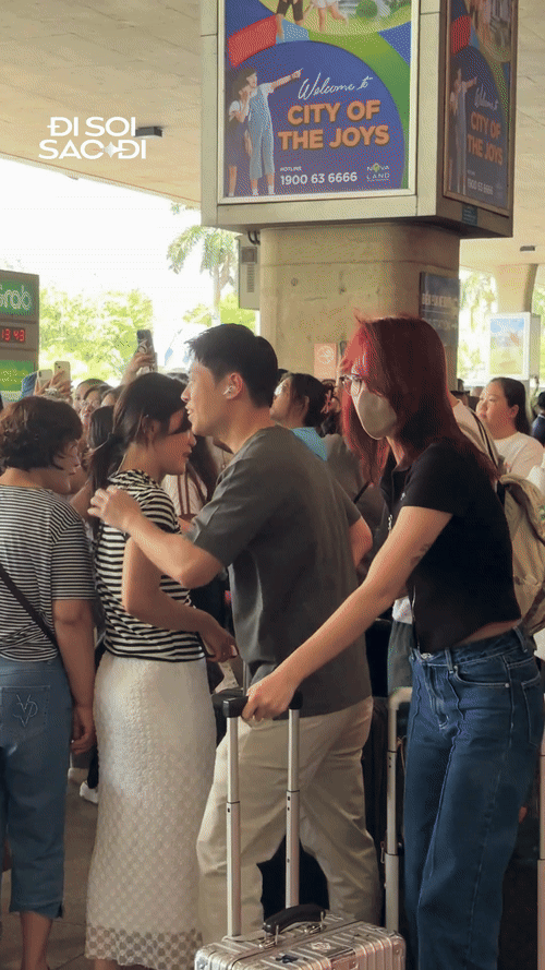 Bắt gặp Tóc Tiên 1 mình lặng lẽ về nước giữa lúc biệt thự bị lợi dụng rao bán- Ảnh 2. Bắt gặp Tóc Tiên 1 mình lặng lẽ về nước giữa lúc biệt thự bị lợi dụng rao bán- Ảnh 2.