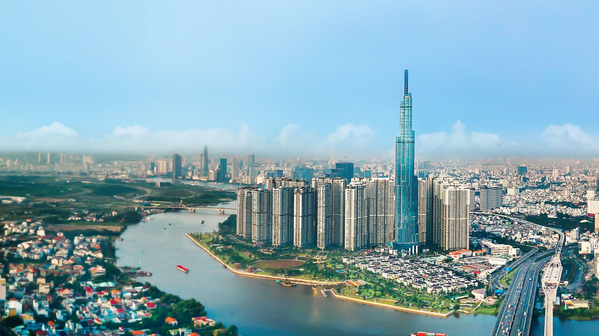Vingroup của ông Phạm Nhật Vượng tạo kỷ lục doanh thu 130.000 tỷ, động lực nào làm nên "cơn địa chấn"?- Ảnh 1. Vingroup của ông Phạm Nhật Vượng tạo kỷ lục doanh thu 130.000 tỷ, động lực nào làm nên "cơn địa chấn"?- Ảnh 1.