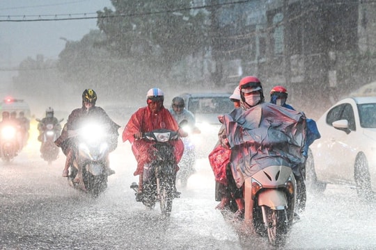 Đêm nay và ngày mai, nhiều nơi mưa to - Ảnh 1.