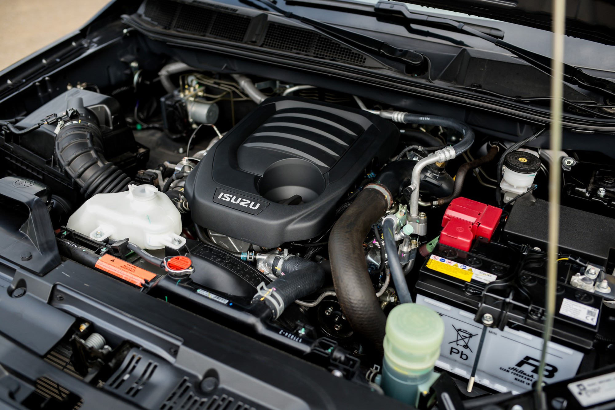 Isuzu mu-X ra mắt chưa đầy 1 tháng đã giảm giá tại đại lý: Bản tiêu chuẩn còn 914 triệu đồng, chưa giảm sâu như Everest - Ảnh 7.