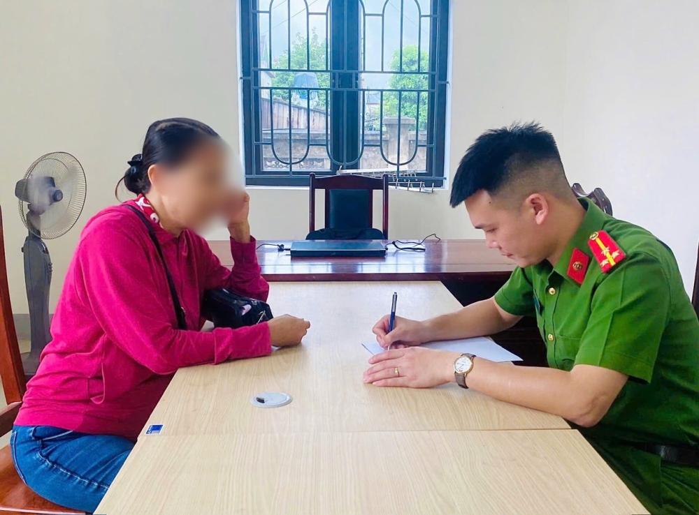 Con trai nhắn tin chuyển khoản gấp 180 triệu, mẹ báo công an - Ảnh 1.