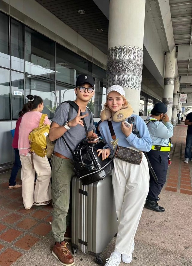 Thiếu gia lận đận tình duyên "vớ" ngay vợ đẹp không đòi sính lễ, cưới về nhà chồng "ngã ngửa" với nàng dâu ngoại quốc- Ảnh 1.