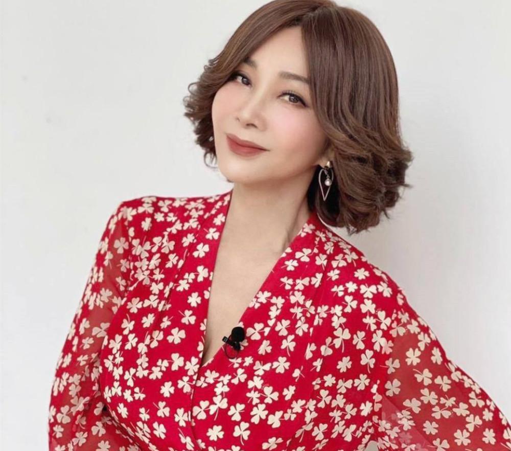 Mỹ nh&acirc;n xứ Đ&agrave;i U70 vẫn trẻ trung như thiếu nữ: S&aacute;ng n&agrave;o ngủ dậy cũng "bơm collagen" ngay với 1 loại nước k&egrave;m 1 thứ quả chợ Việt b&aacute;n đầy quanh năm- Ảnh 1.