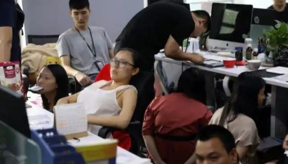 450 cảnh sát đột kích 1 công ty công nghệ cao, phong tỏa hơn 155 tỷ - Ảnh 1.