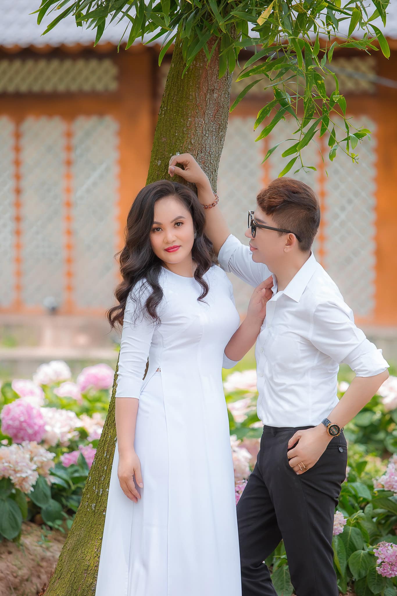 Hôn nhân 27 năm của nam nghệ sĩ đình đám và hoa khôi Hải Phòng: Yêu say đắm bất chấp tin đồn giới tính - Ảnh 2.