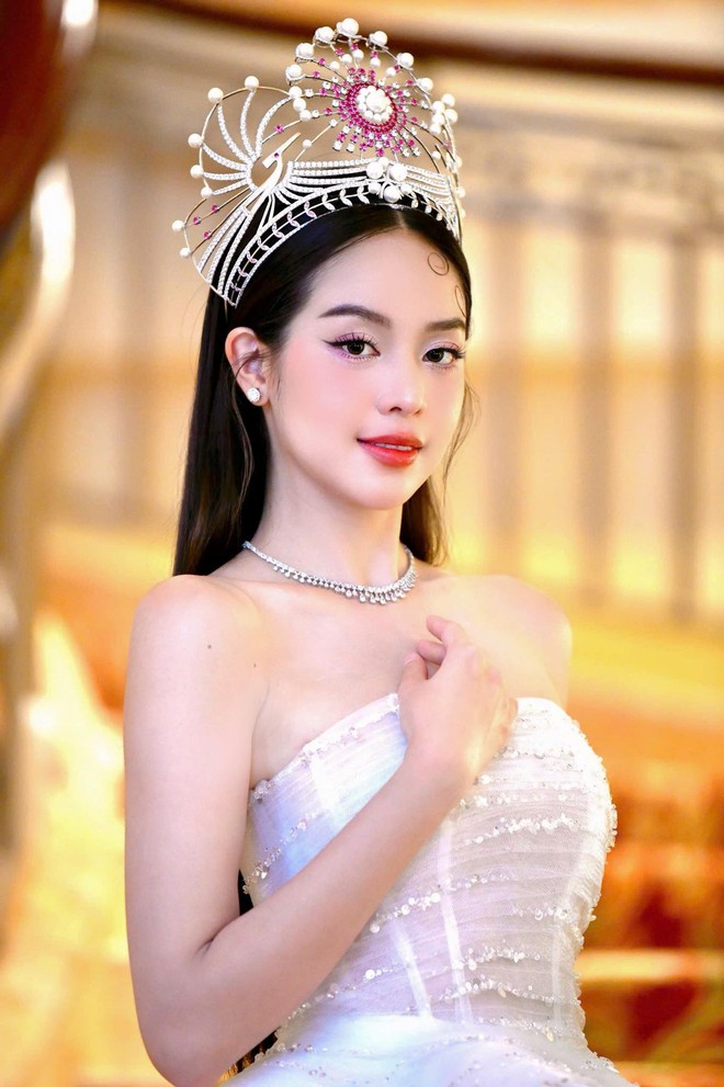 Hoa hậu Thanh Thuỷ mặt sưng phồng gây sốc, chuyện gì thế này? - Ảnh 6. Hoa hậu Thanh Thuỷ mặt sưng phồng gây sốc, chuyện gì thế này? - Ảnh 6.