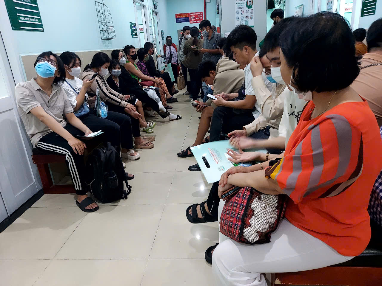 Hiểu đúng về mức hưởng 100% chi phí khám, chữa bệnh BHYT- Ảnh 1.