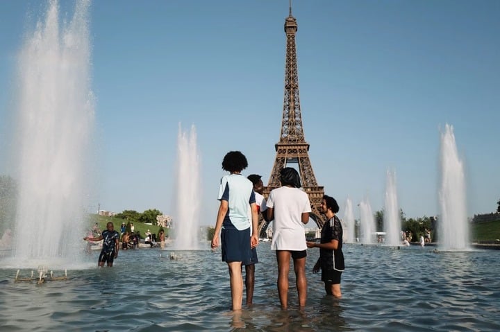 V&igrave; sao m&aacute;y điều h&ograve;a vẫn 'vắng b&oacute;ng' giữa m&ugrave;a h&egrave; nắng n&oacute;ng kỷ lục ở ch&acirc;u &Acirc;u? - Ảnh 1.