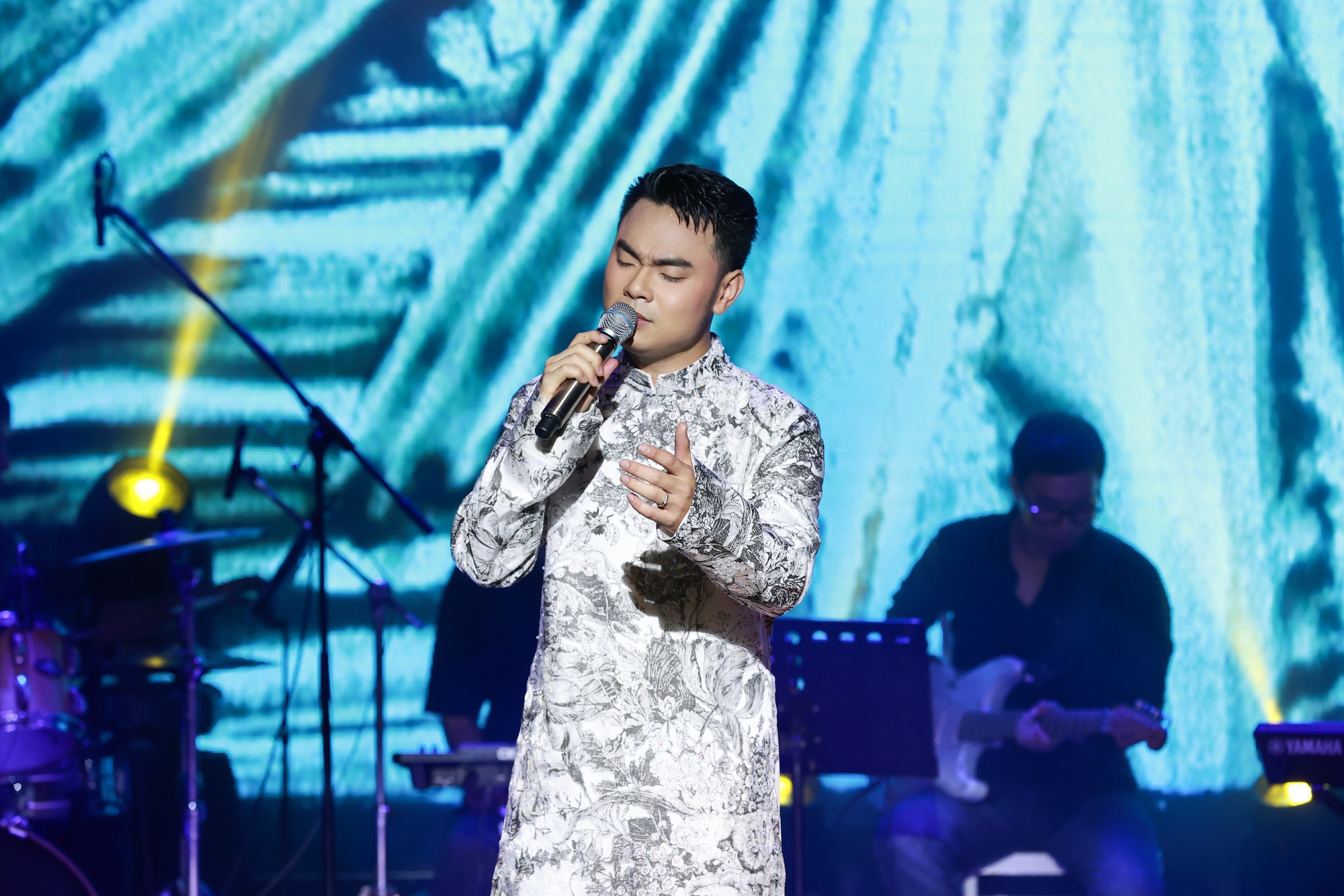 Trường Sang và đêm nhạc thấm đẫm tình nghệ sĩ - Ảnh 5.