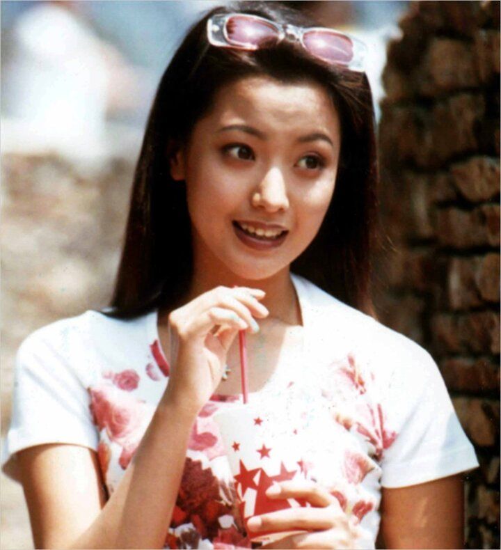 Nữ diễn viên Hàn Quốc tự nhận mình đẹp hơn cả Song Hye Kyo nhưng không ai phản đối, nhìn nhan sắc cách đây gần 30 năm là hiểu tại sao- Ảnh 1.