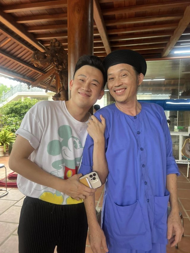 Nghệ sĩ Hoài Linh lộ diện với 1 thay đổi khác lạ sau khi gia đình phải thông báo khẩn- Ảnh 3. Nghệ sĩ Hoài Linh lộ diện với 1 thay đổi khác lạ sau khi gia đình phải thông báo khẩn- Ảnh 3.